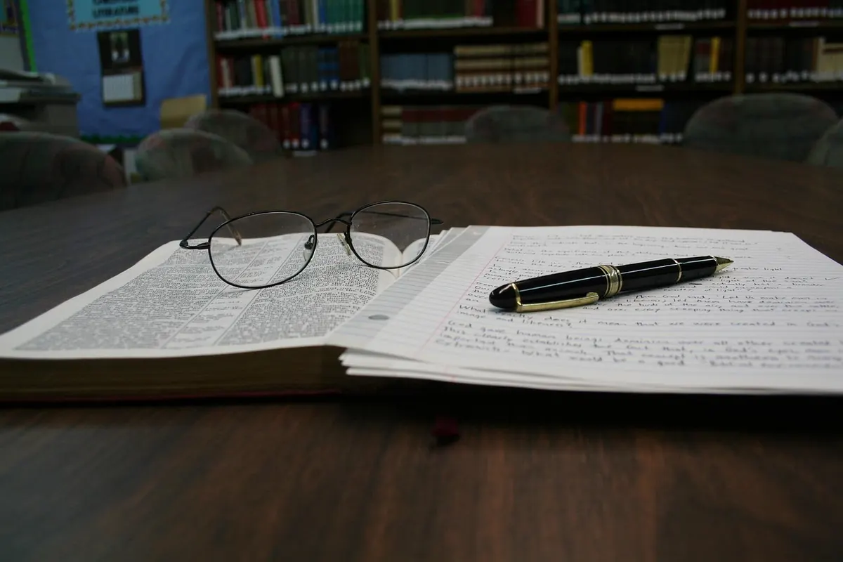 How to Write a Strong Dissertation Research Question